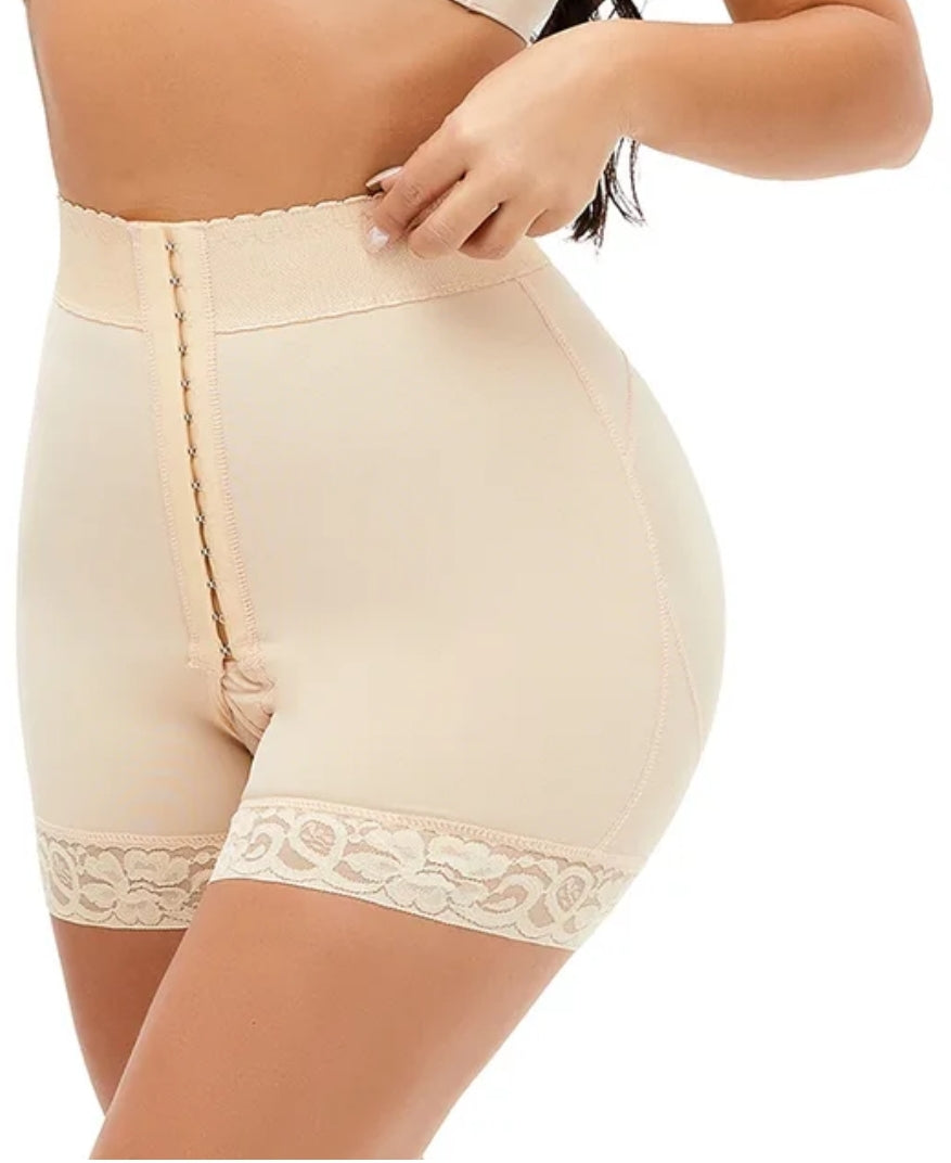 The Hottest Faja Shorts is Here---Chic-Curve ⚡⚡10% Discount Code: NEW10  Just 💲26.1 Dollars. 🔎Women Classic Lace Butt Lifter Pa